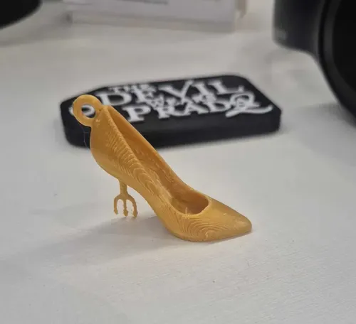Llavero Zapato Dorado El Diablo Viste A La Moda - Foto 3