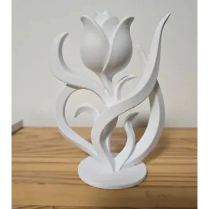 Figura Abstracta Y Elegante De Tulipán 2