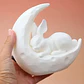 Escultura Decorativa Prints Patro- Conejo En La Luna - Miniatura 4