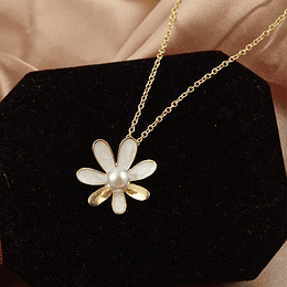 Collar Flor Golden Perlita