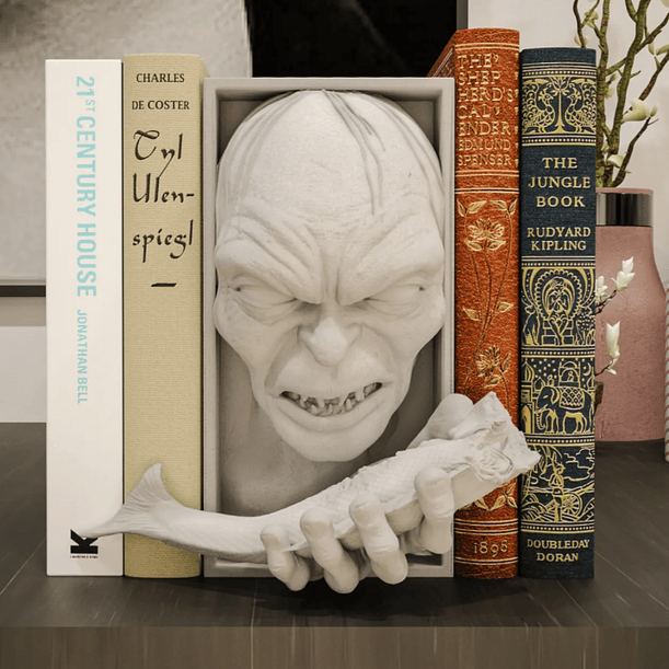 Gollum Book Nook 1