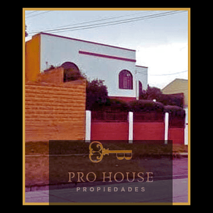 Propiedad histórica ubicada a pasos de centro 