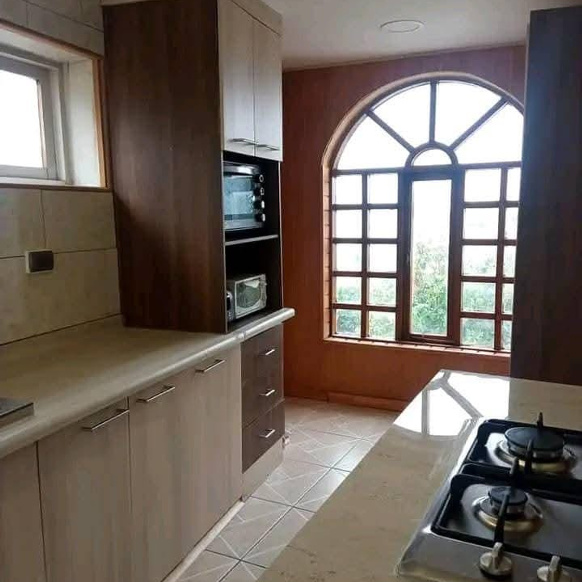 Propiedad histórica ubicada a pasos de centro  5