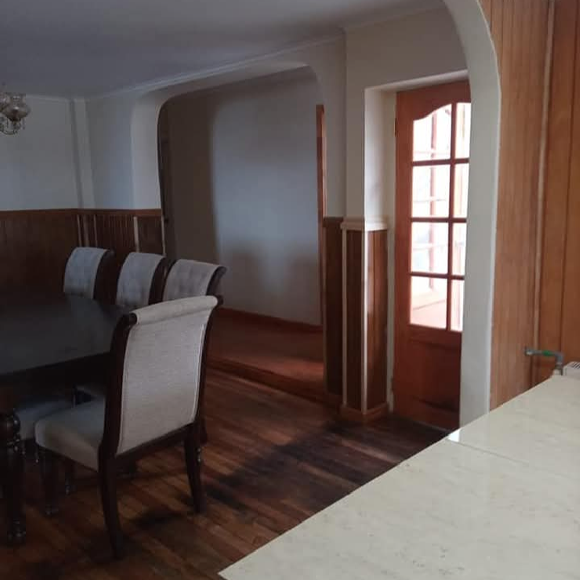 Propiedad histórica ubicada a pasos de centro  8