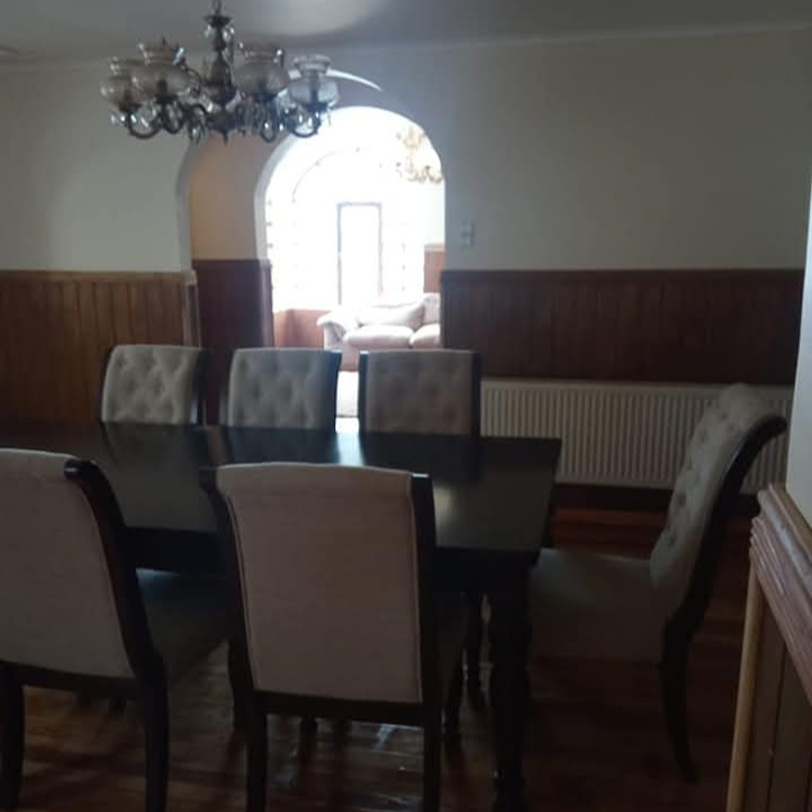 Propiedad histórica ubicada a pasos de centro  9