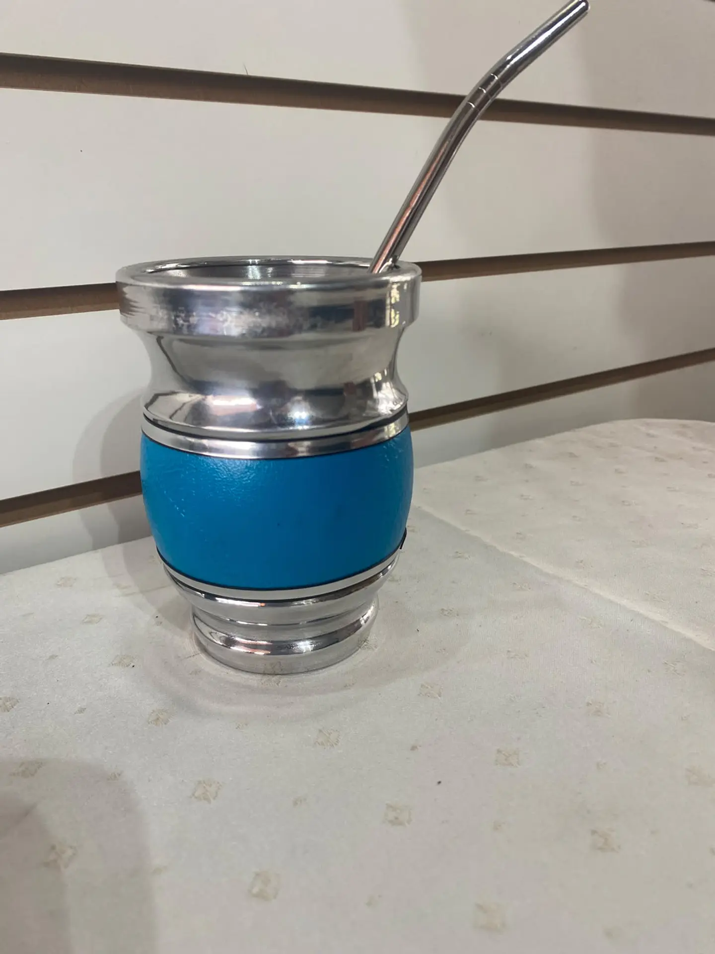 Mate de acero forrado en cuero celeste 1