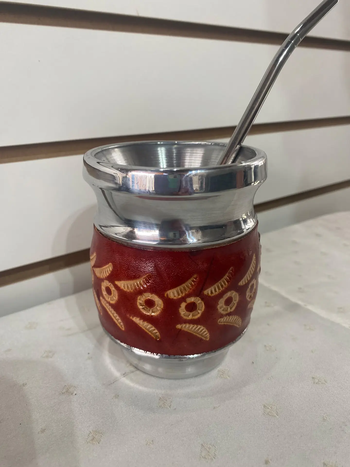 Mate forrado en cuero rojo - Lunas y anillos 1