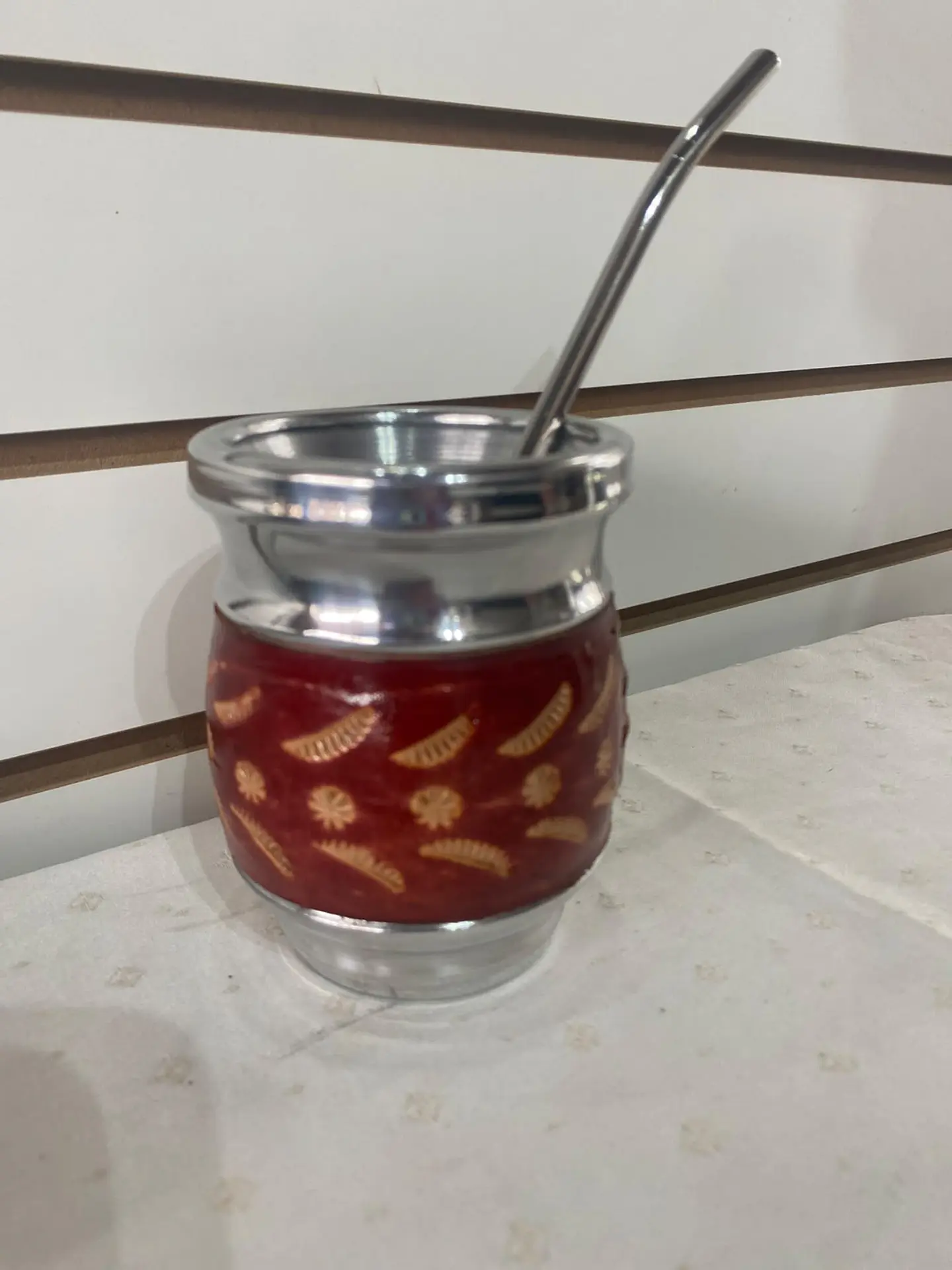 Mate forrado en cuero rojo - Hojas y flores 1