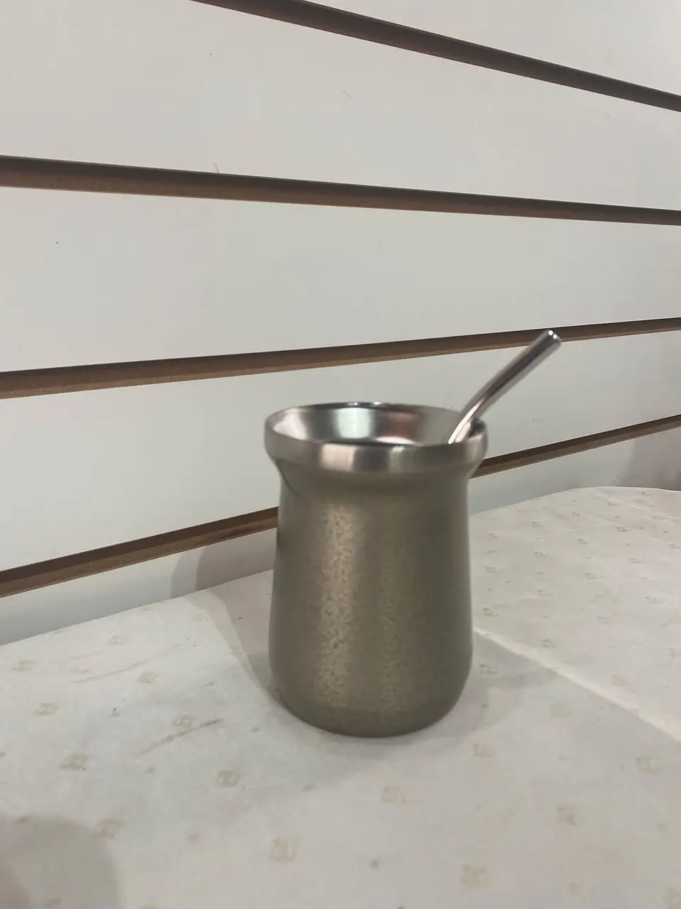 Mate de acero minimalista 1