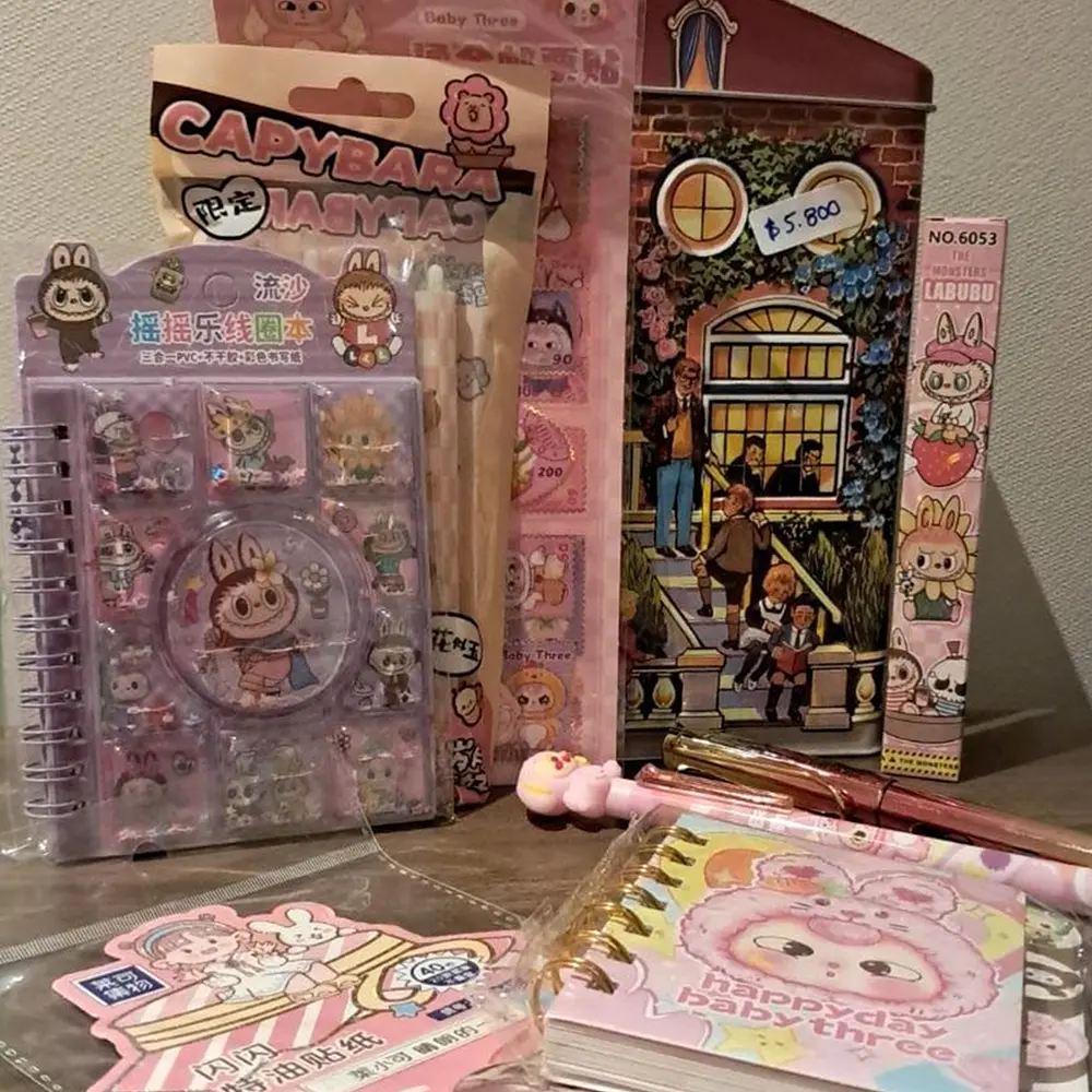 3 Set Papelería Kawaii Labubu Baby Three + Estuche Metálico