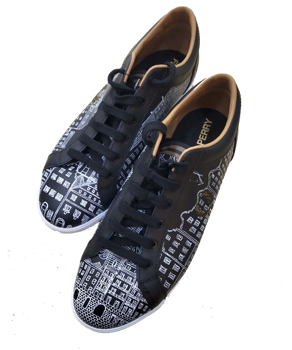 Black sneaker  2