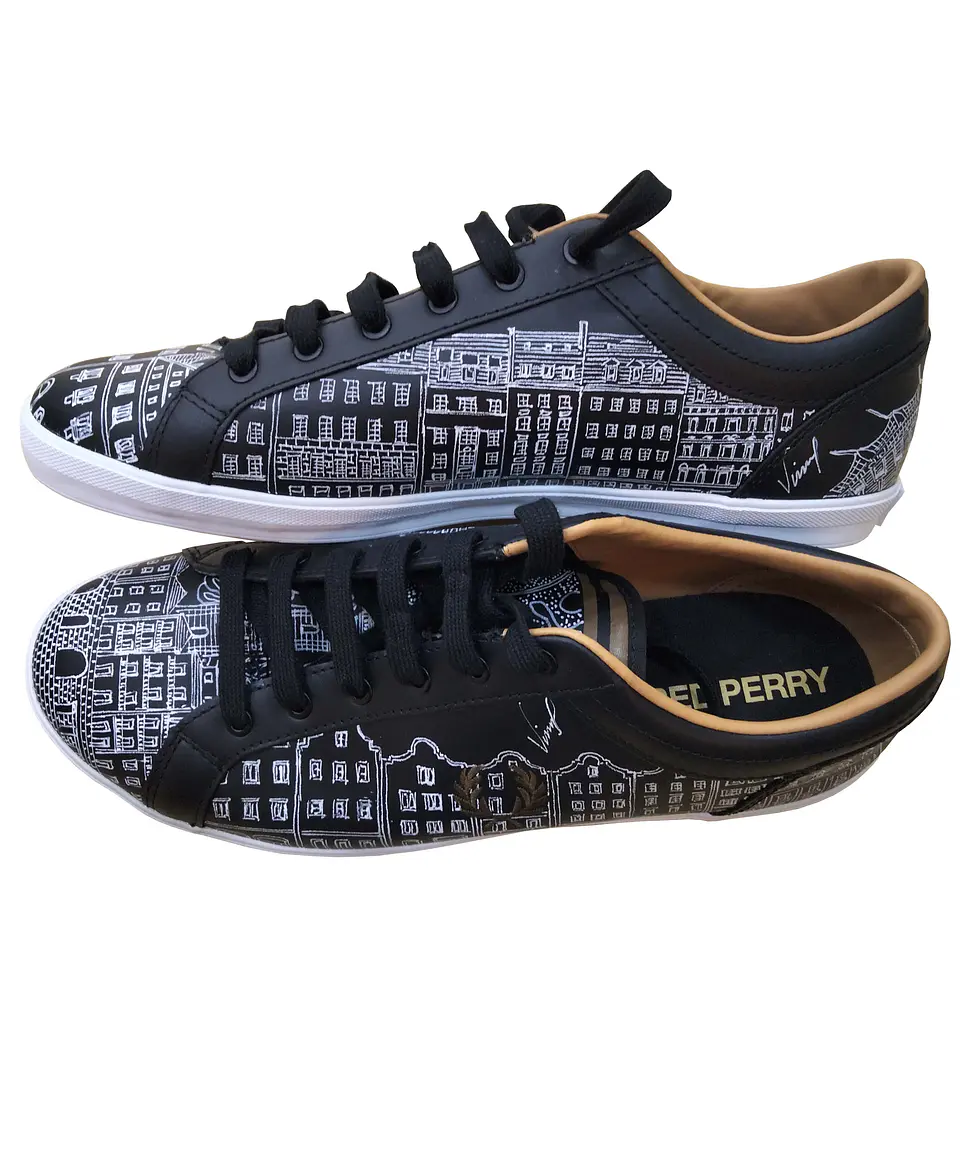 Black sneaker  1
