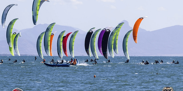 HOY 12 DE OCTUBRE INICIA EL CAMPEONATO MUNDIAL DE KITEBOARDING EN ITALIA - GOLFO DE ORISTANO. 