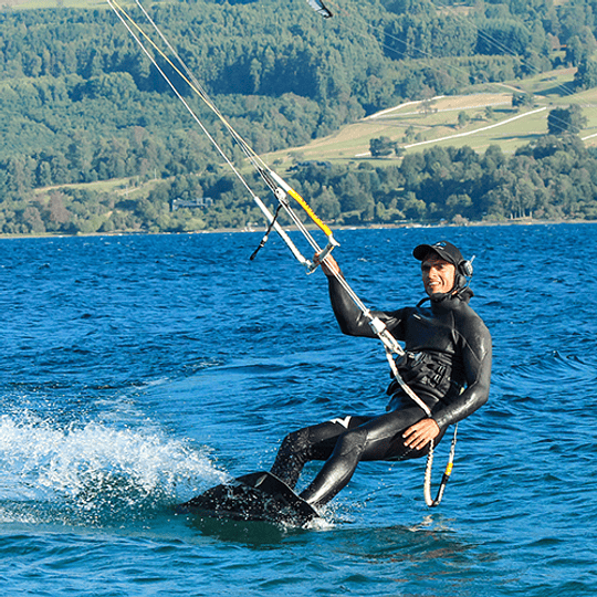 CLASES INDIVIDUALES <br> Kiteboarding / Kitesurf - Image 4