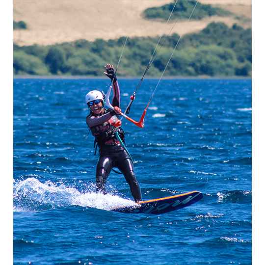 CLASES INDIVIDUALES <br> Kiteboarding / Kitesurf - Image 1