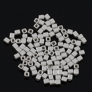 MOSTACILLAS CUADRADAS 2.2 X2.2 MM. AG950 PQTE.10GR.