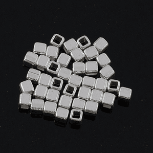 MOSTACILLAS CUADRADAS 2.7X2.7 MM.AG 950 PAQUETE 10 GRS.