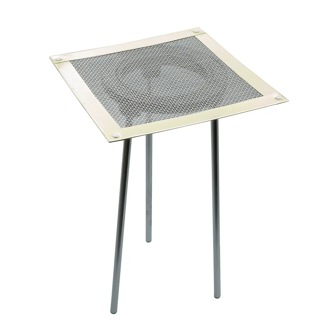 Tripode con malla de acero 1