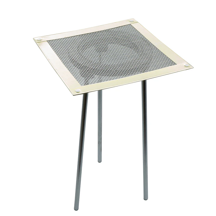 Tripode con malla de acero 1