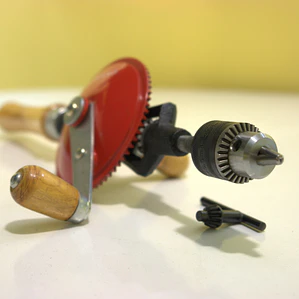 TALADRO DE MANO PORTATIL TIPO BATIDORA 1/4 PULGADAS