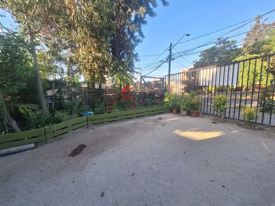   SE VENDE CASA AV PERU ESQUINA GERONIMO DE ALDARETE COMUNA DE LA FLORIDA 2