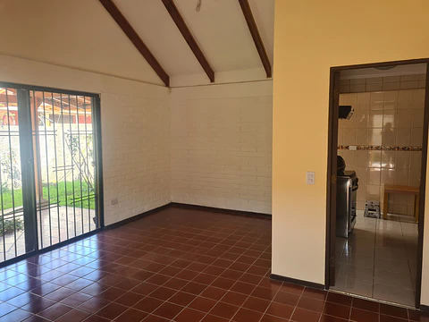 SE VENDE CASA AISLADA PSJE LOS SAUCES ESQUINA STA ELVIRA COMUNA DE LA FLORIDA ALTO