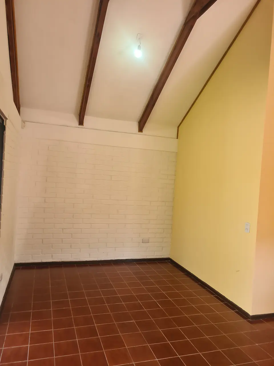 SE VENDE CASA AISLADA PSJE LOS SAUCES ESQUINA STA ELVIRA COMUNA DE LA FLORIDA ALTO 9