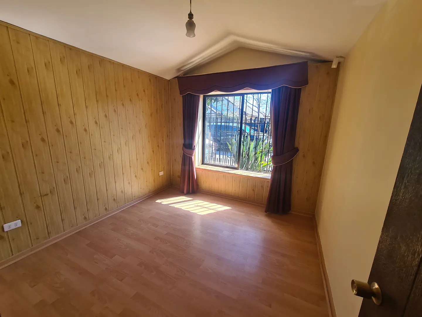 SE VENDE CASA AISLADA PSJE LOS SAUCES ESQUINA STA ELVIRA COMUNA DE LA FLORIDA ALTO 13