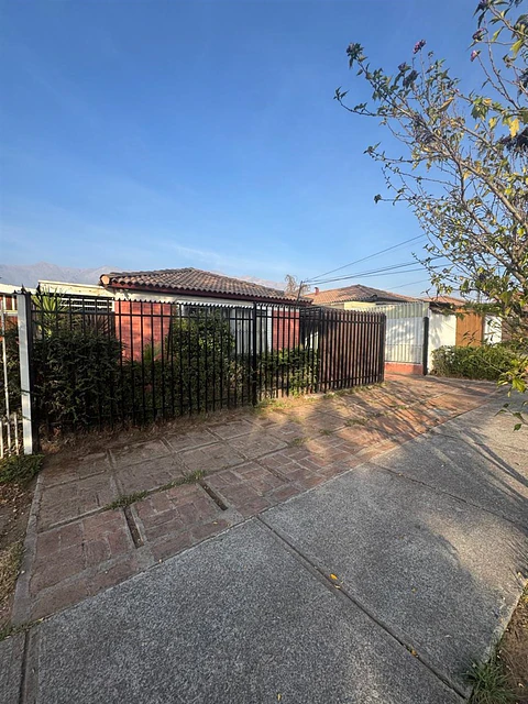 SE VENDE CASA AISLADA CONDOMINIO CALLE ALIHUEN CON GERONIMO DE ALDERETE COMUNA DE LA FLORIDA