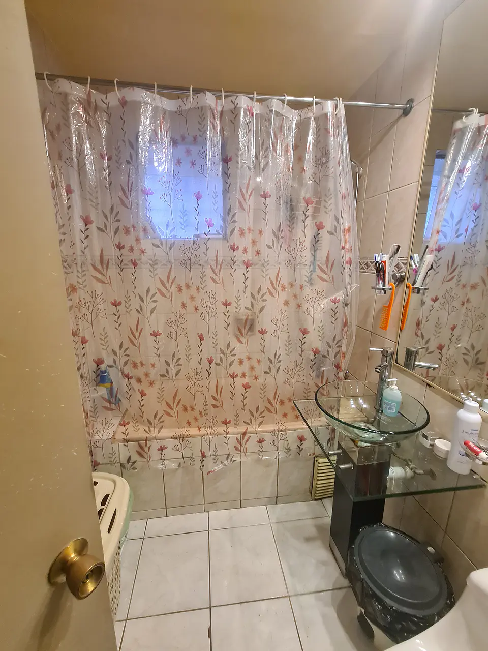 SE VENDE CASA UN PISO EN JUAN DE PINEDA A PASOS  DE AV WALKER MARTINEZ COMUNA LA FLORIDA 7