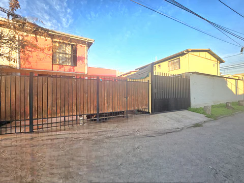 SE VENDE CASA 2 PISOS ESQUINA GERONIMO DE ALDERETE CON MARCELA PAZ COMUNA LA FLORIDA ALTO