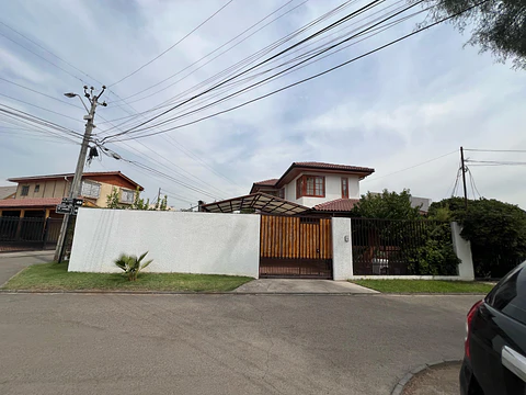 SE VENDE CASA EN NUESTRA SRA DEL CARMEN 9585 ESQUINA STA INES COMUNA ALTO LA FLORIDA