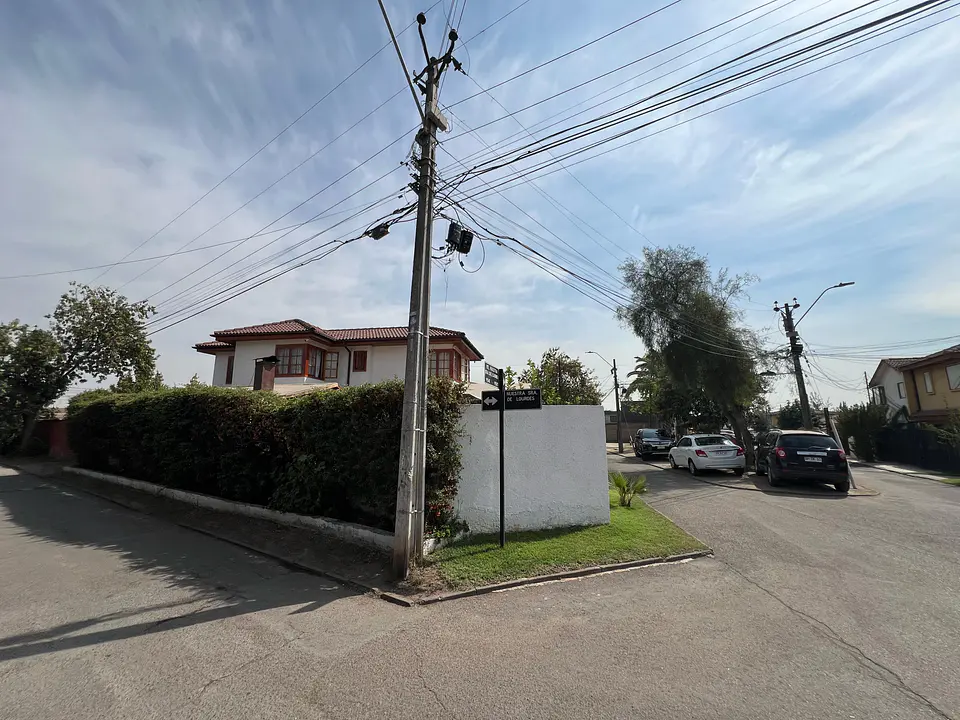 SE VENDE CASA EN NUESTRA SRA DEL CARMEN 9585 ESQUINA STA INES COMUNA ALTO LA FLORIDA 11