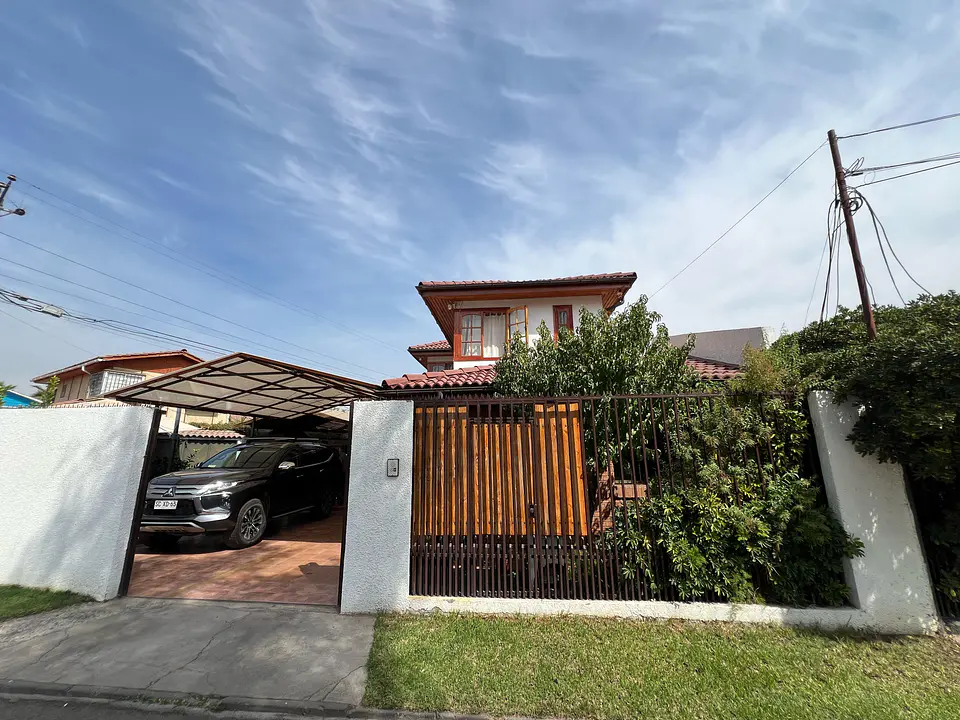 SE VENDE CASA EN NUESTRA SRA DEL CARMEN 9585 ESQUINA STA INES COMUNA ALTO LA FLORIDA 17