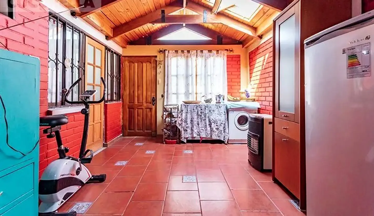 SE VENDE CASA DE 2 PISOS EN GERONIMO DE ALDERETE / A 50 MTR DE AV LA FLORIDA. 4