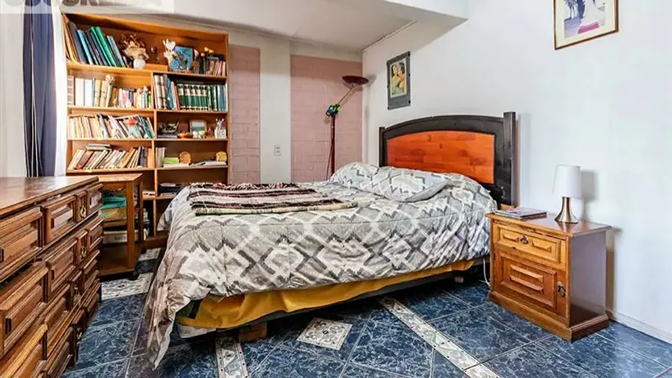 SE VENDE CASA DE 2 PISOS EN GERONIMO DE ALDERETE / A 50 MTR DE AV LA FLORIDA. 9