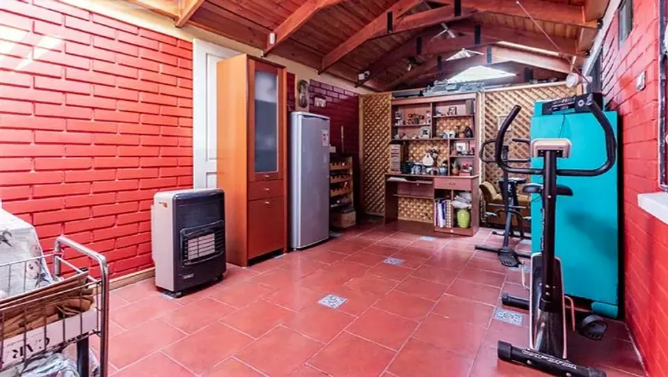 SE VENDE CASA DE 2 PISOS EN GERONIMO DE ALDERETE / A 50 MTR DE AV LA FLORIDA. 13