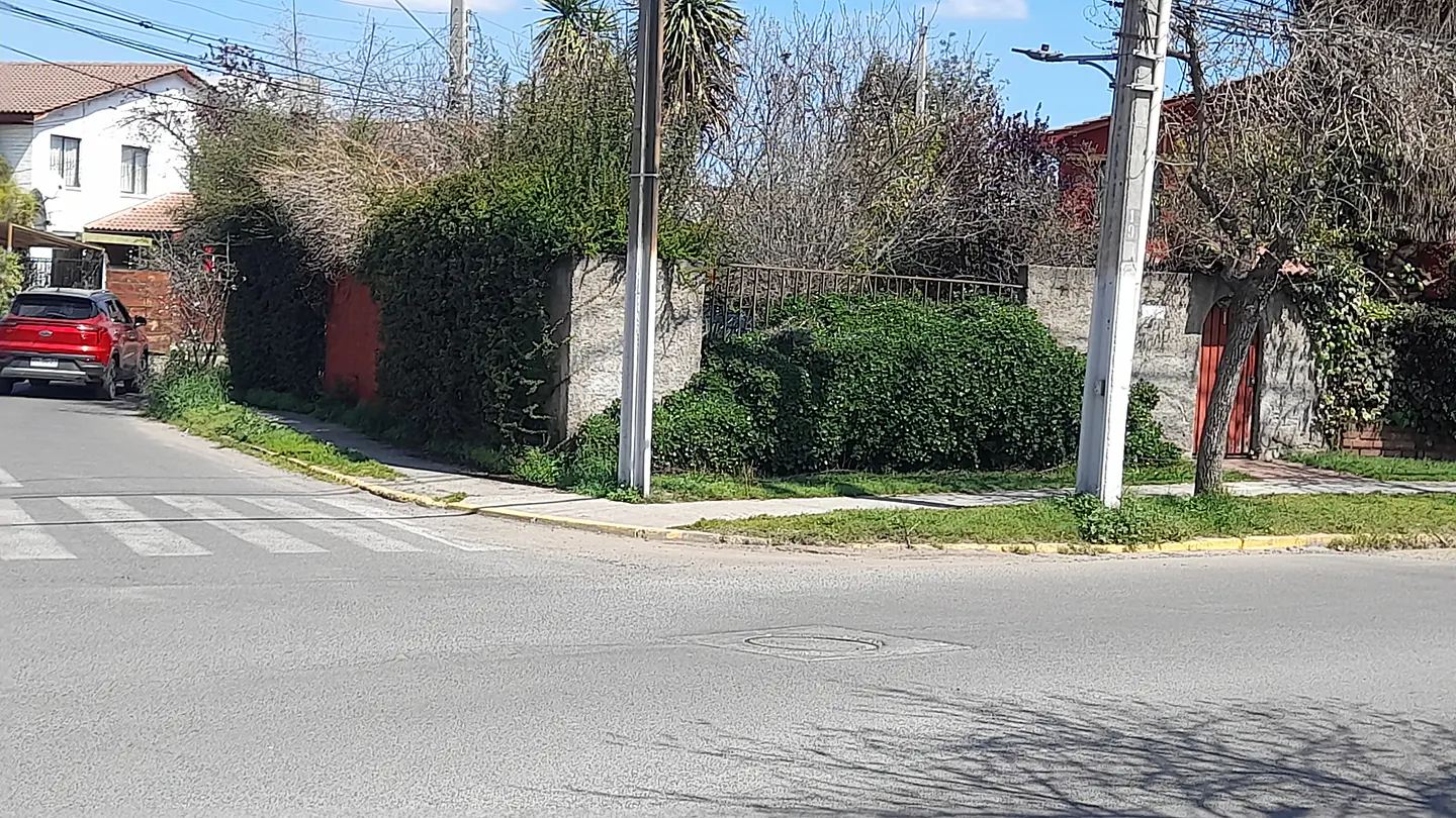 SE VENDE CASA DE 2 PISOS EN GERONIMO DE ALDERETE / A 50 MTR DE AV LA FLORIDA. 2