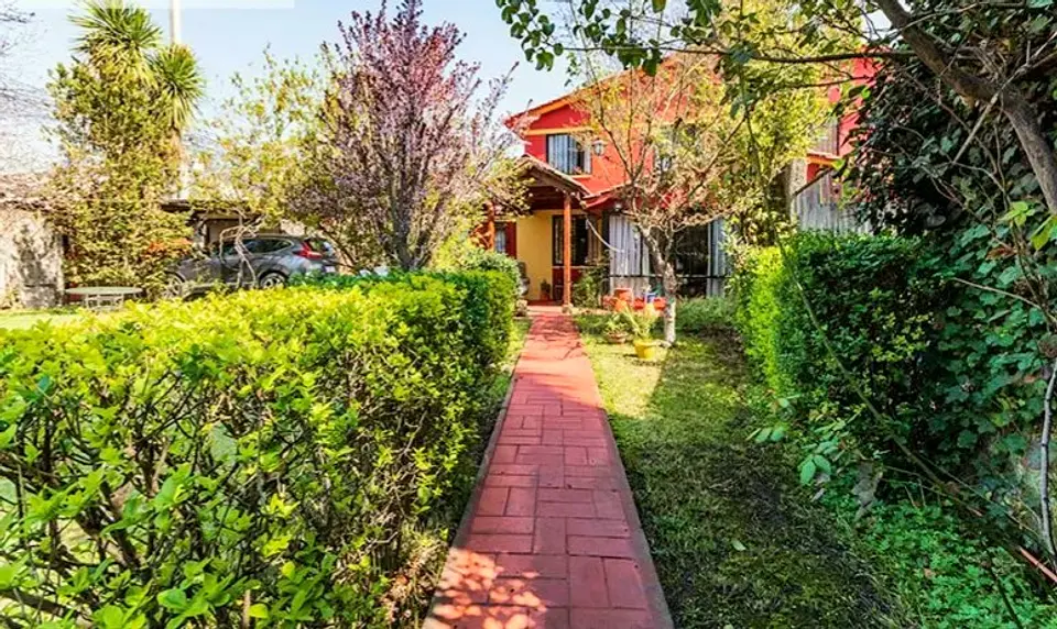 SE VENDE CASA DE 2 PISOS EN GERONIMO DE ALDERETE / A 50 MTR DE AV LA FLORIDA. 20