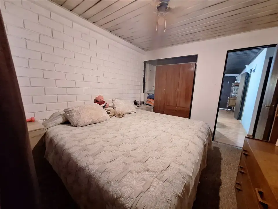   SE VENDE CASA AV PERU ESQUINA GERONIMO DE ALDARETE COMUNA DE LA FLORIDA 24