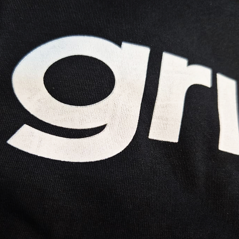 Polera Hombre Grizzly Griptape Lowercase Fadeaway Negro Letras Blancas 2