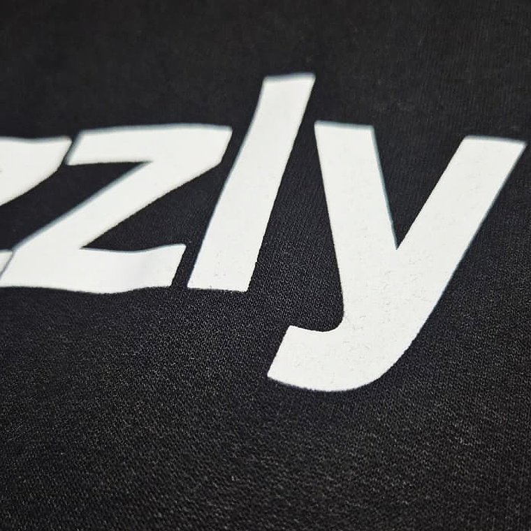 Polera Hombre Grizzly Griptape Lowercase Fadeaway Negro Letras Blancas 3