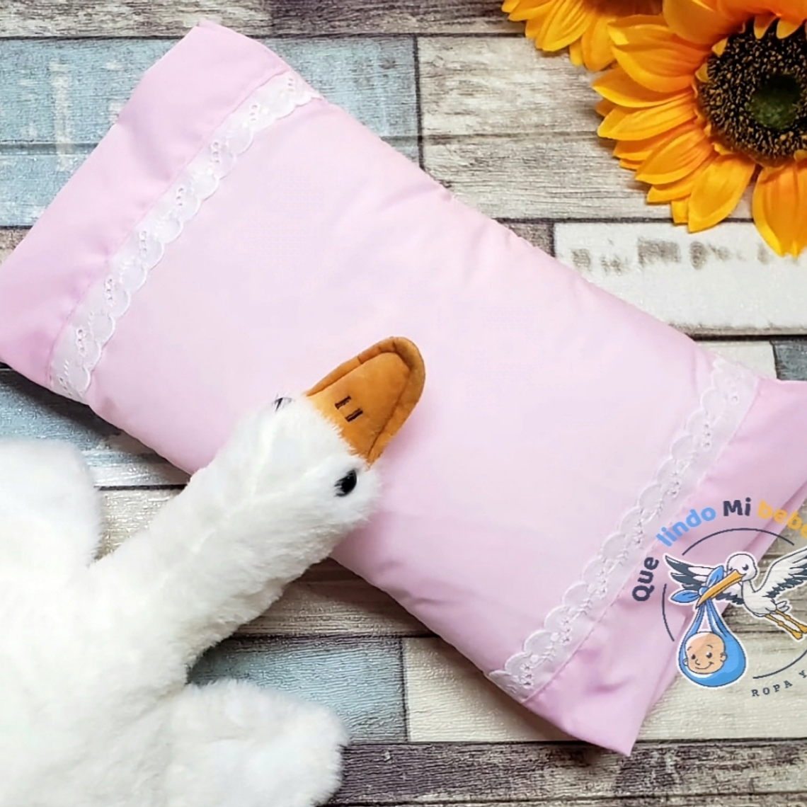 Almohadita con Funda Rosada 1