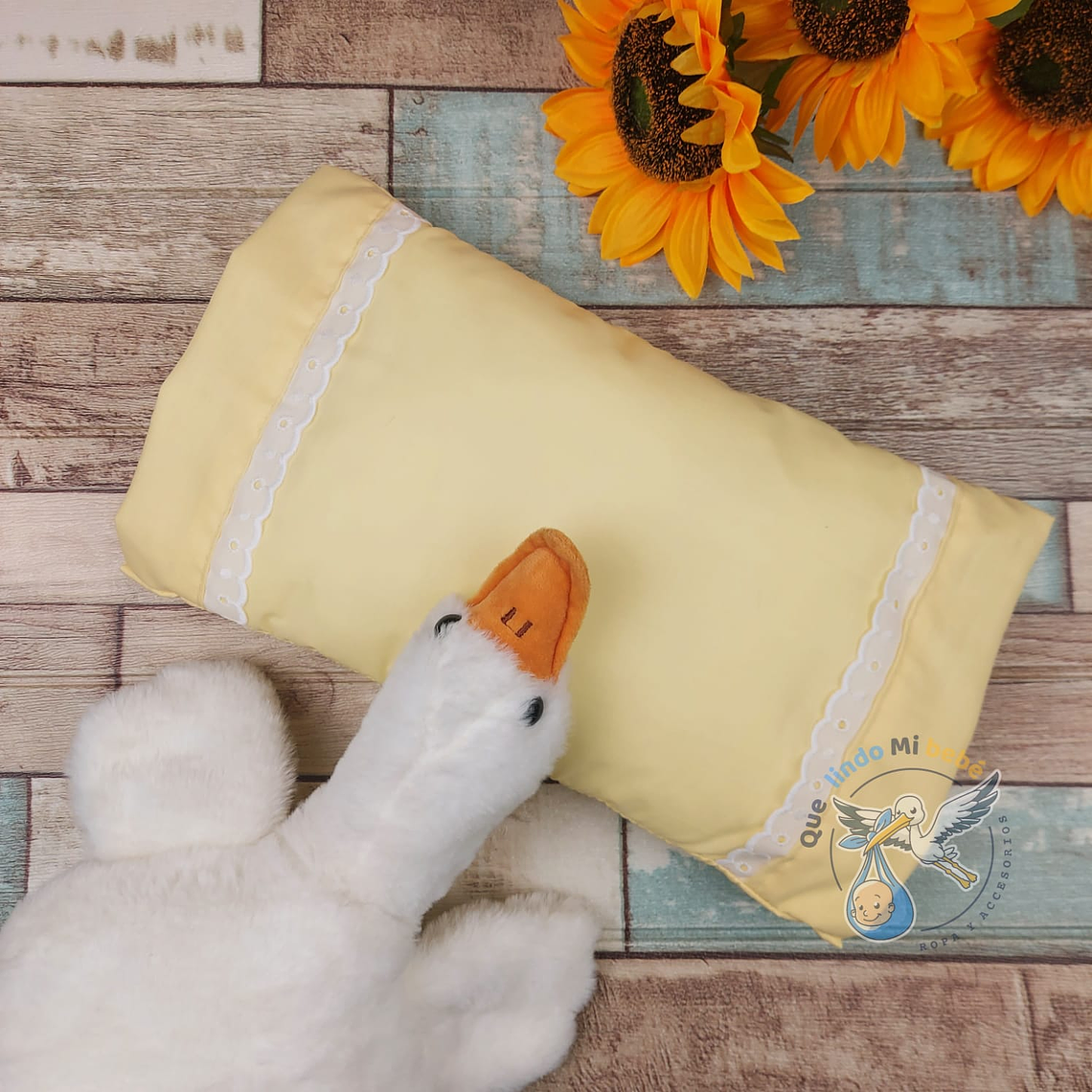 Almohadita con Funda Amarilla 1
