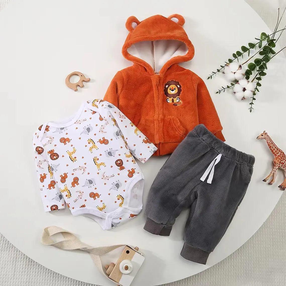 Set Buzo 3 Piezas Plush Forrado 9/12 Meses León 1