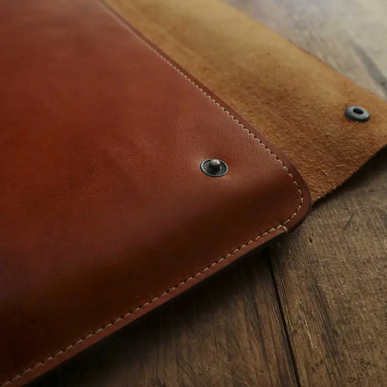 FUNDA CUERO ACOLCHADO PARA MACBOOK Y NOTEBOOK 3