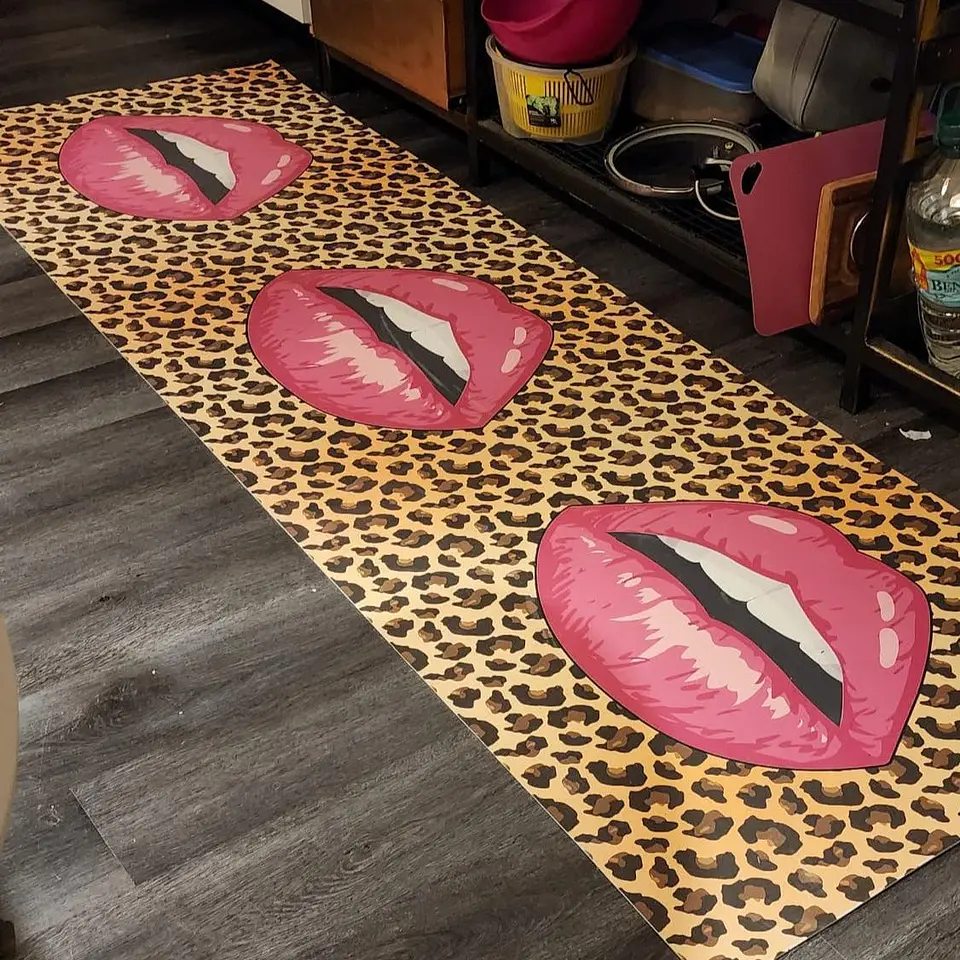 Alfombra Vinílica / Leopardo Kiss 1
