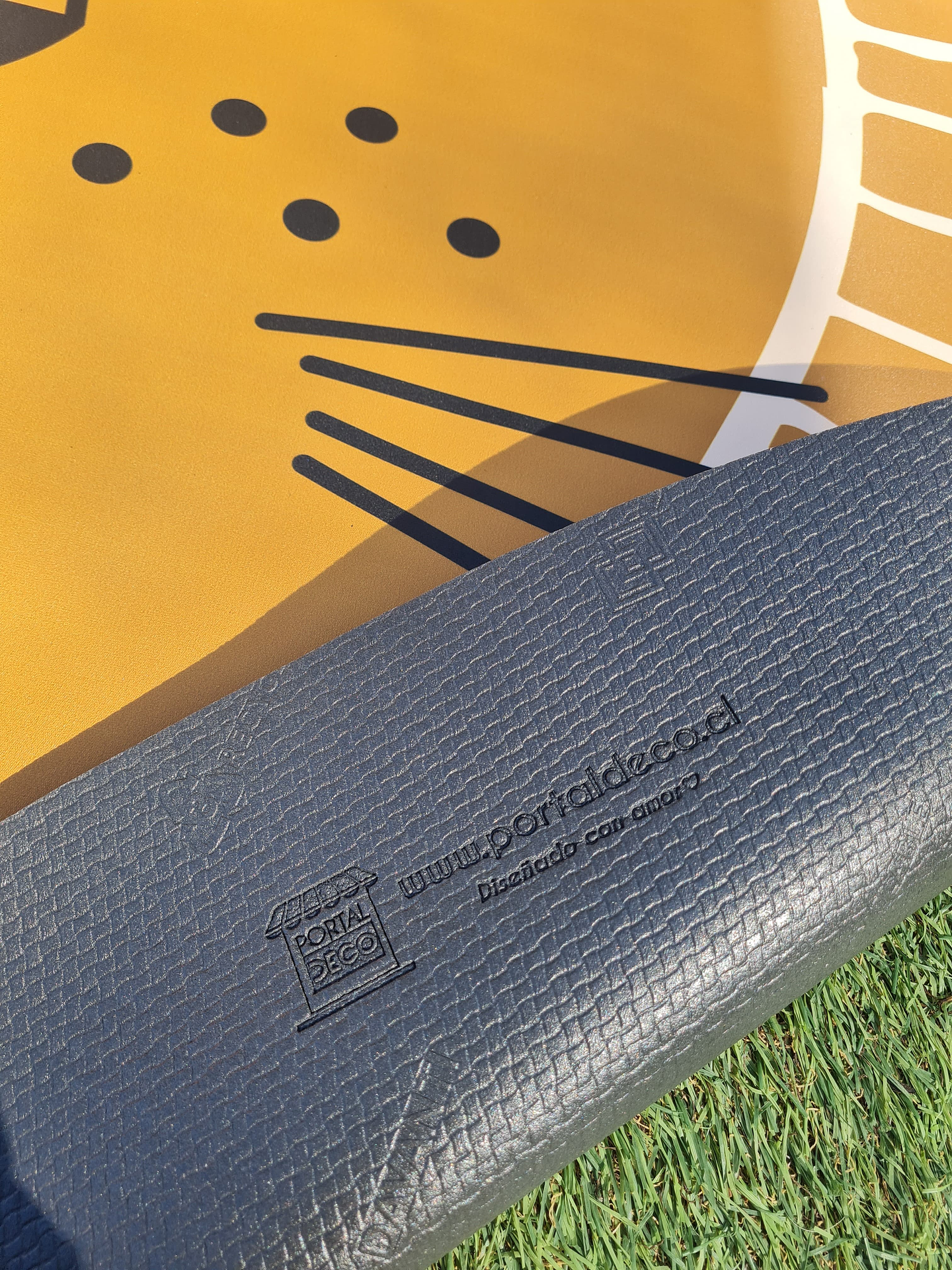 Alfombra Vinílica / Baby Tiger 140x140 5