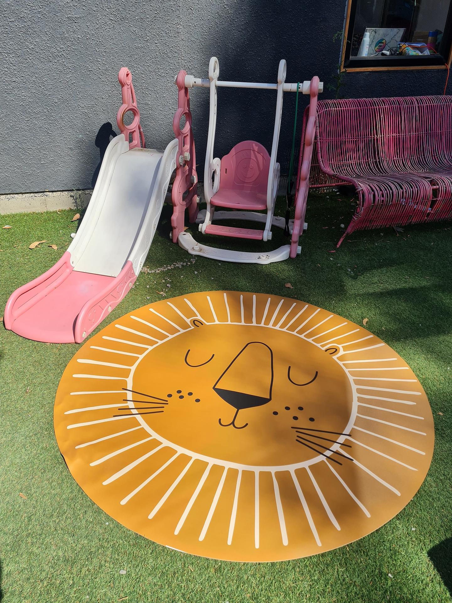 Alfombra Vinílica / Baby Tiger 140x140 2