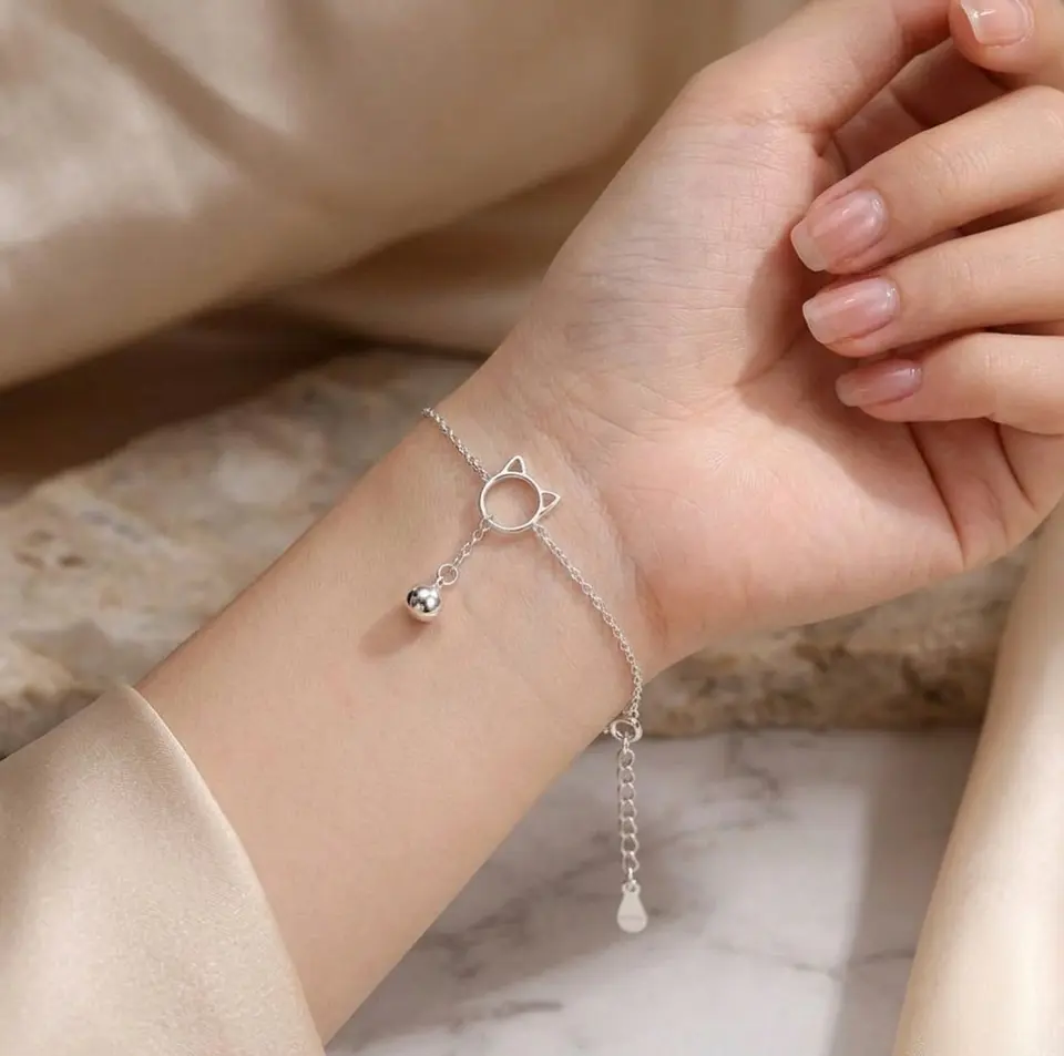 Pulsera de plata con cara y campana de gato 2